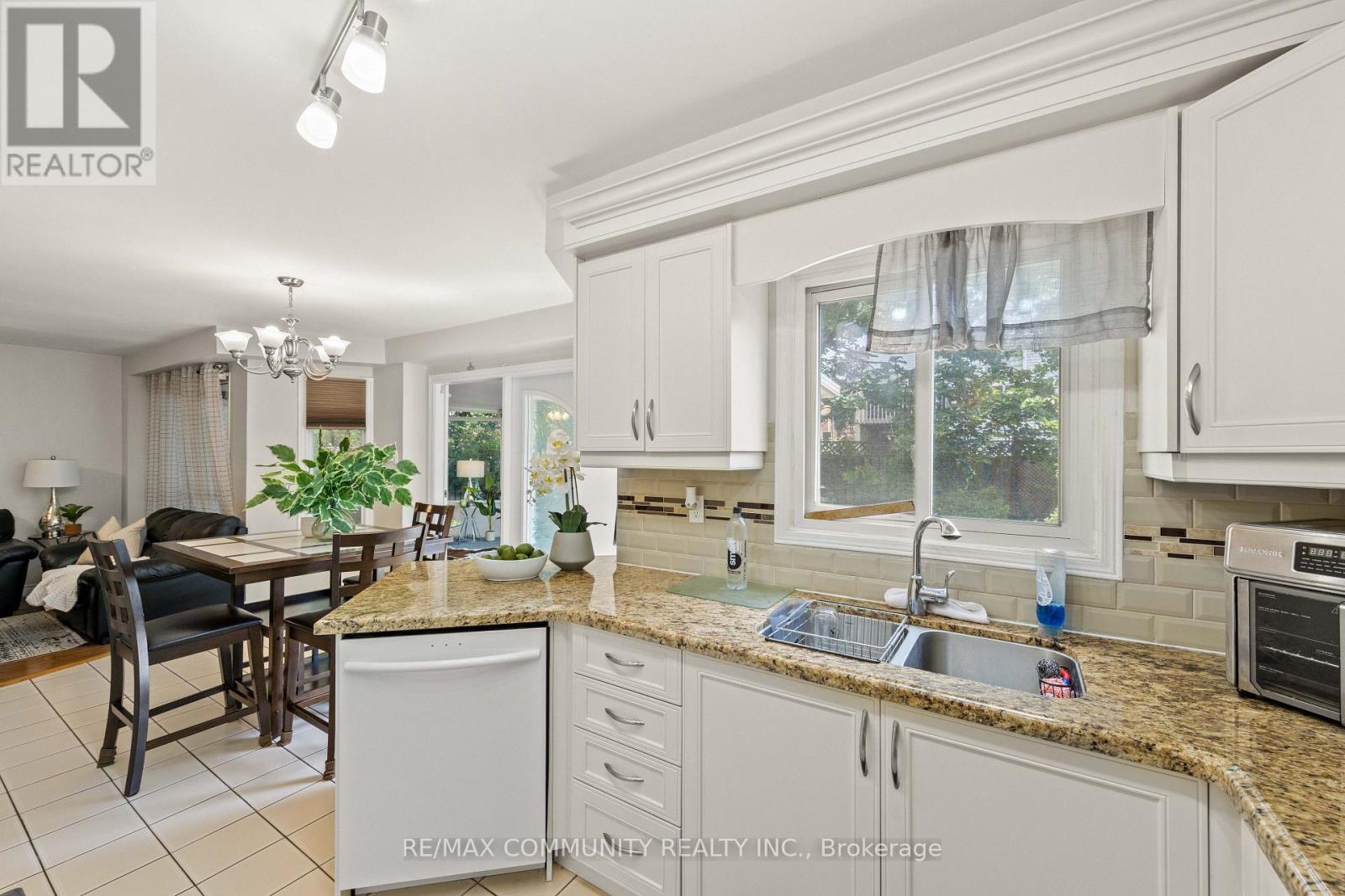 5 PLOWMAN DRIVE - 12