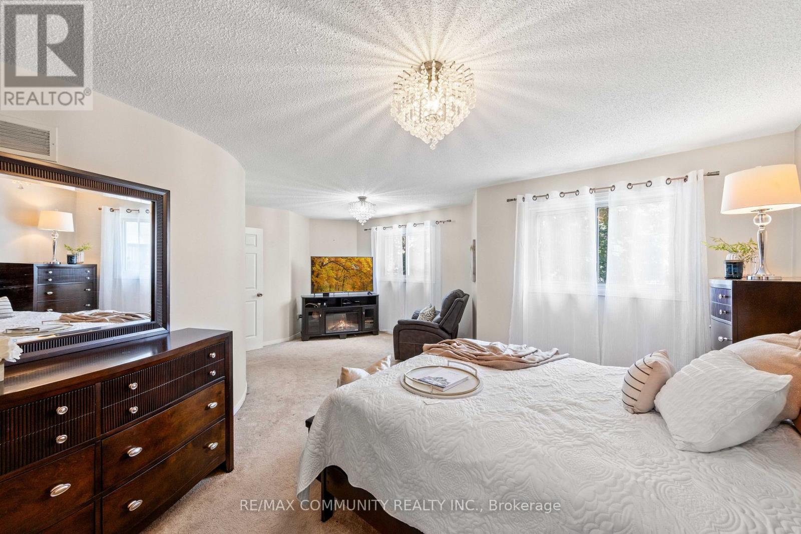 5 PLOWMAN DRIVE - 21