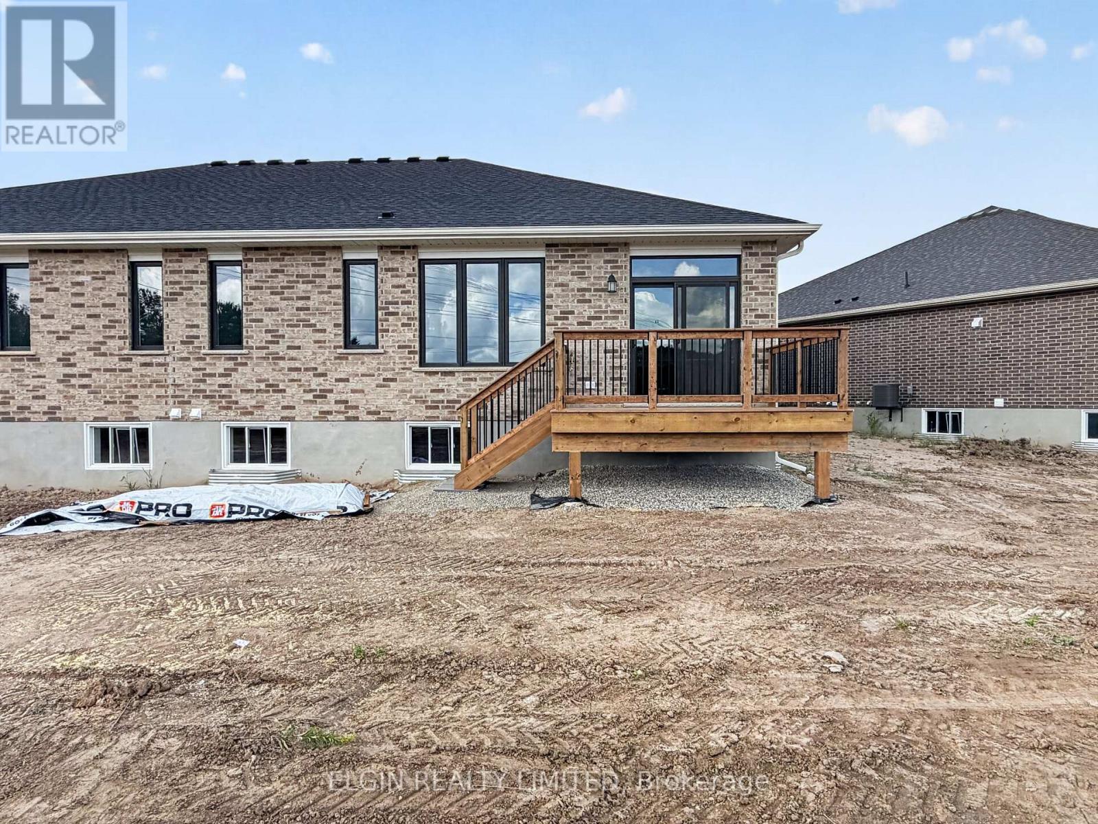 6 THOMAS COURT - 31