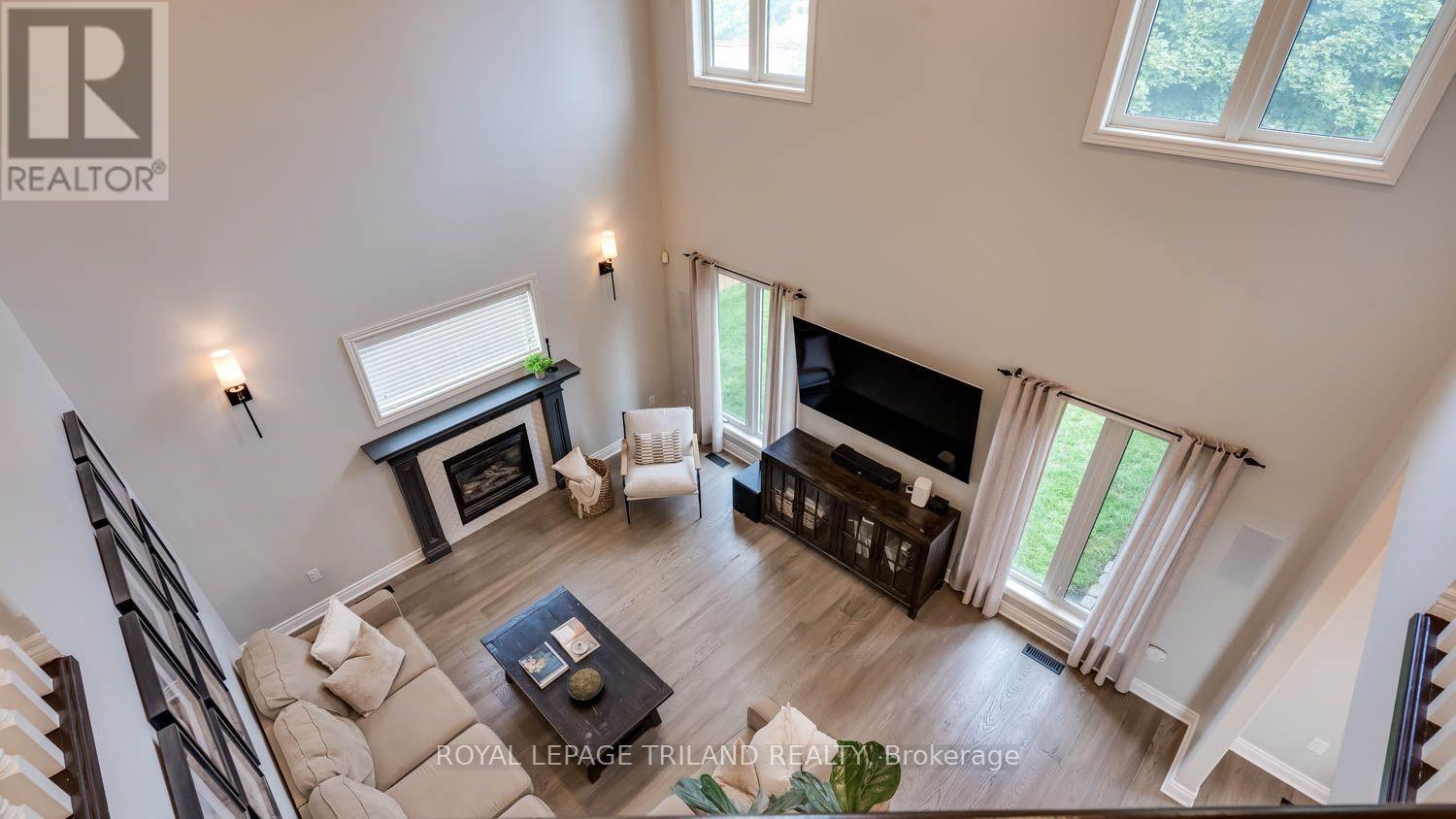 14 WILLARD CRESCENT - 7