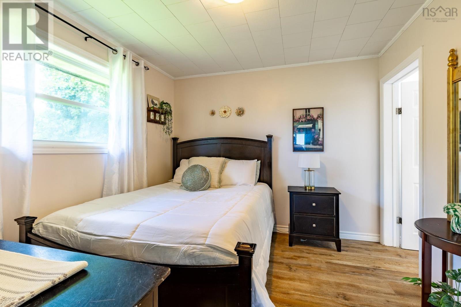 19 Spruce Lane - Image 24