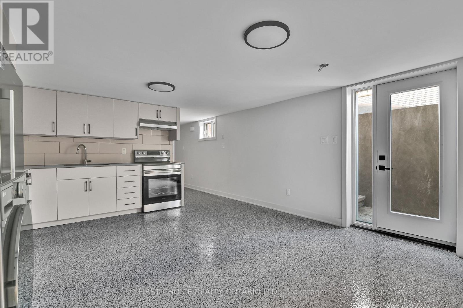 972 DYNES ROAD - 46