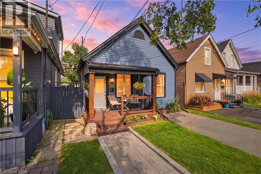 67 ROBINS Avenue - 1