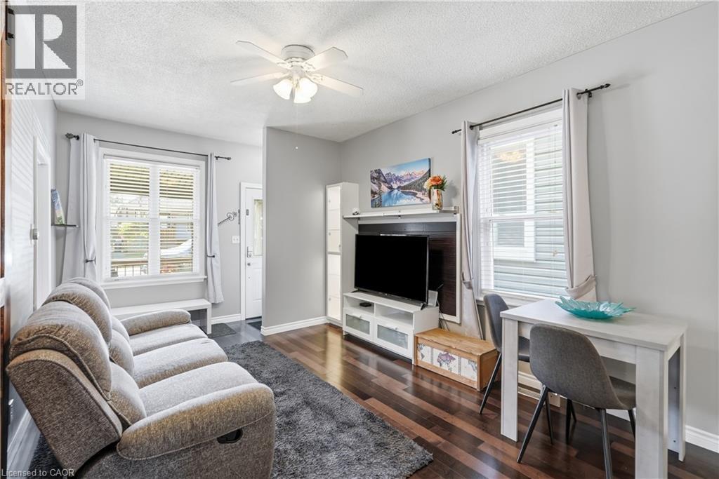 67 ROBINS Avenue - Image 13
