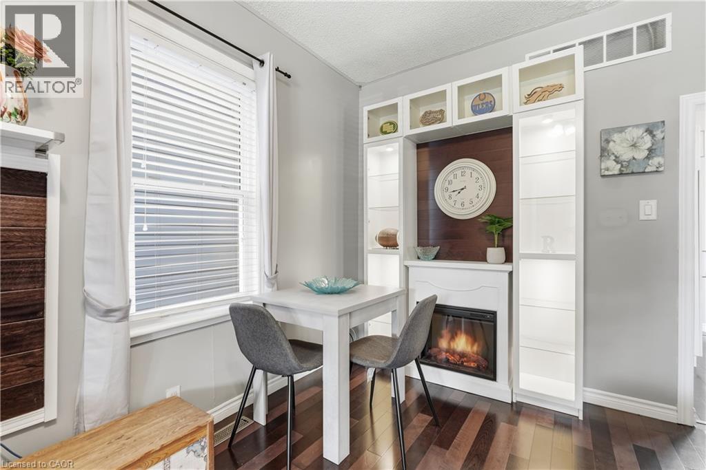 67 ROBINS Avenue - 16