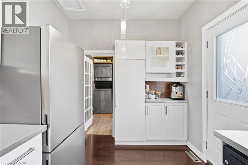 67 ROBINS Avenue - 19
