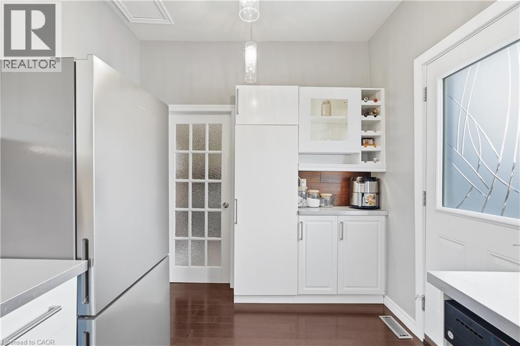 67 ROBINS Avenue - Image 22
