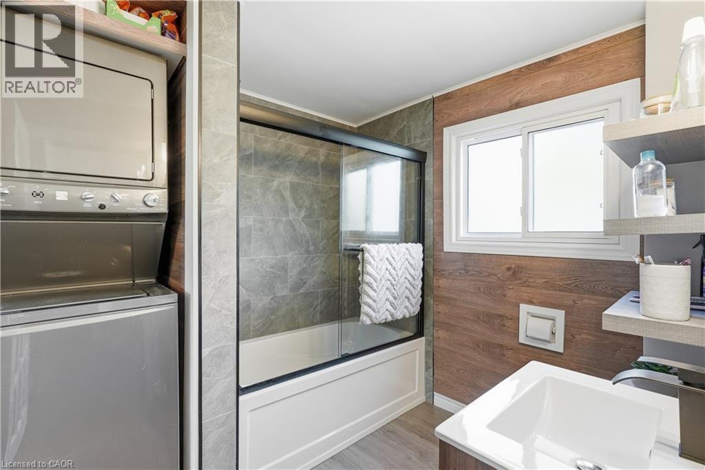67 ROBINS Avenue - 29