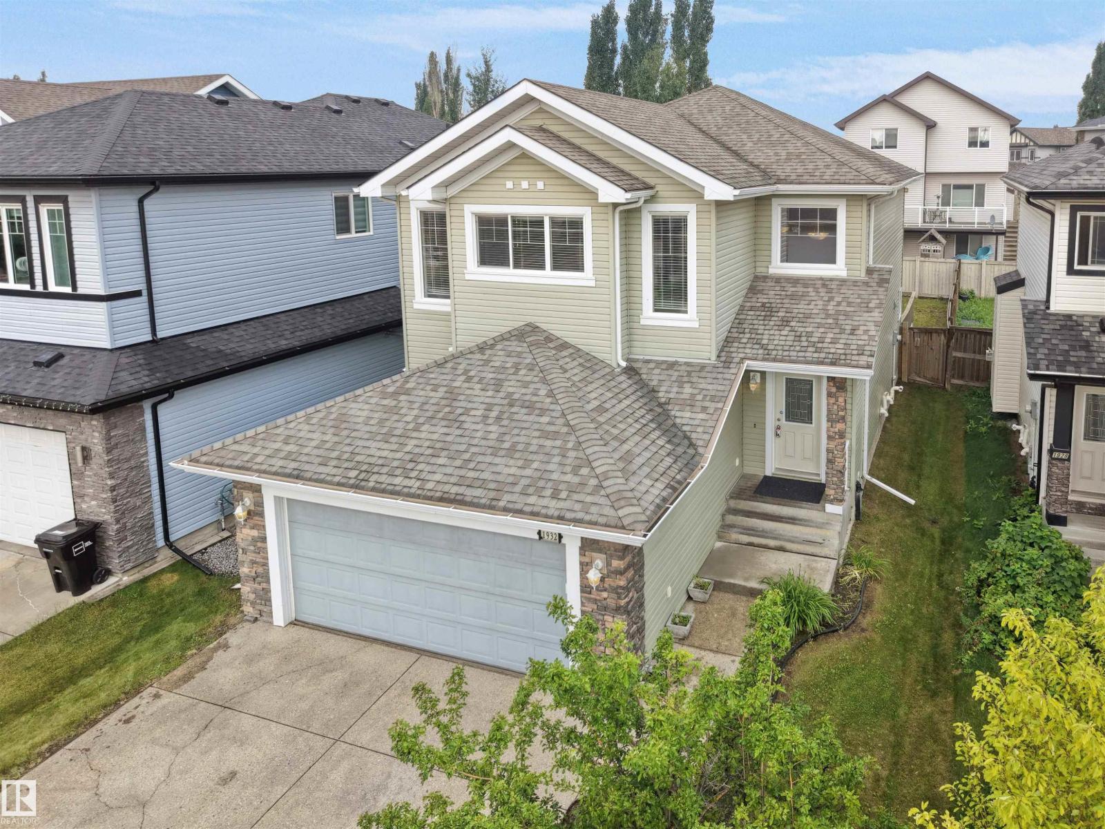 1932 67 ST SW, Edmonton, Alberta, T6X0L9