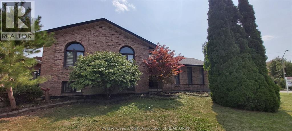 8339 KINGSTON CRESCENT - 2