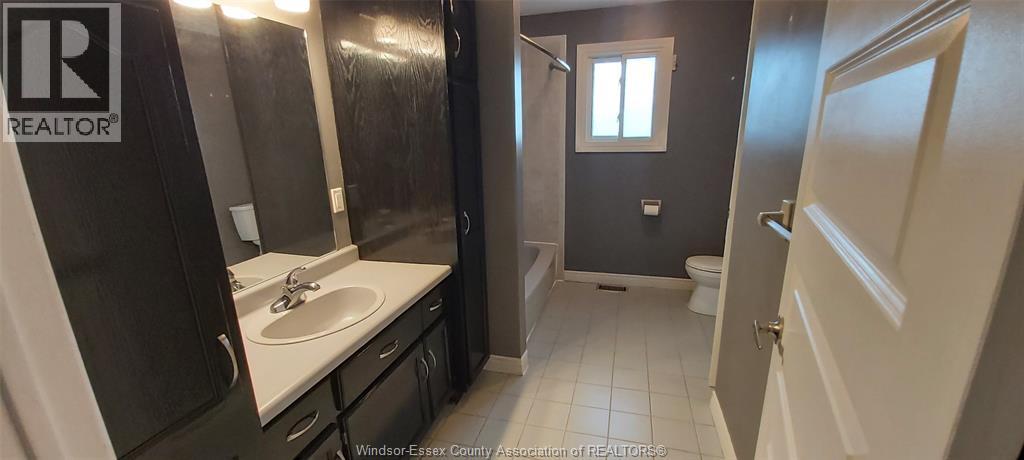 8339 KINGSTON CRESCENT - 24