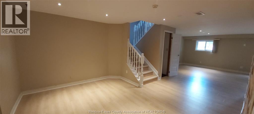 8339 KINGSTON CRESCENT - 32