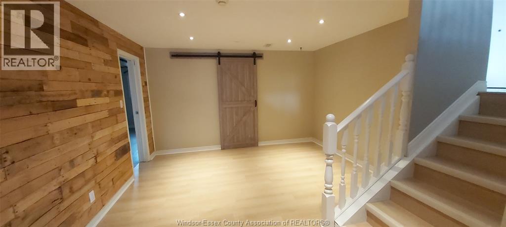 8339 KINGSTON CRESCENT - 34