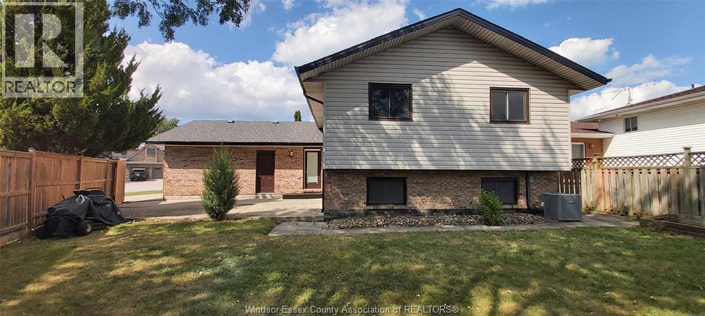 8339 KINGSTON CRESCENT - 48