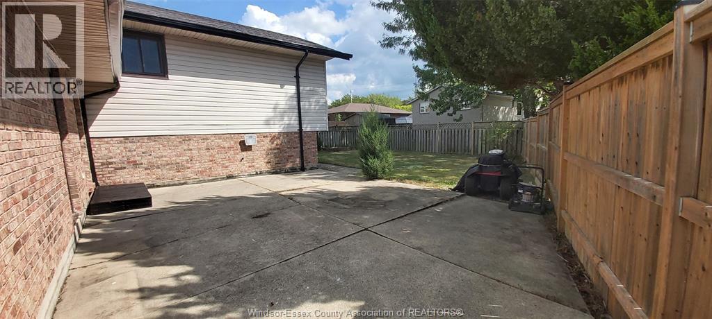 8339 KINGSTON CRESCENT - 49