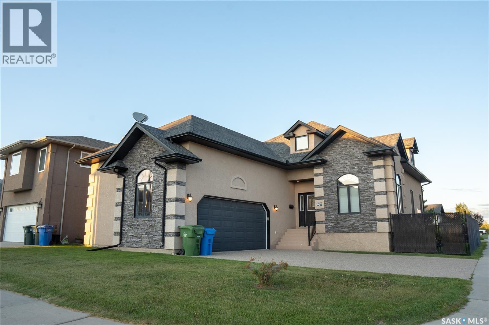 62 Glen Howard WAY - 1
