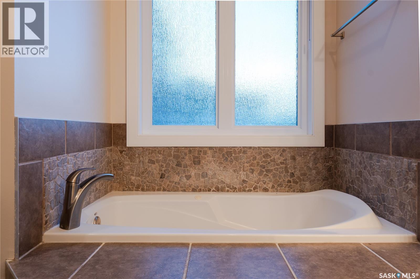 62 Glen Howard WAY - Image 33