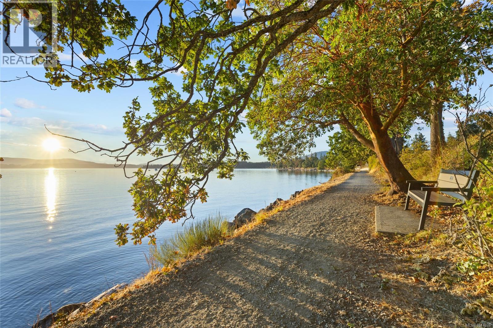 10117 West Saanich Rd - 3