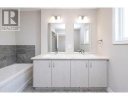 138 Renfrew Trail, Welland, ON L3C0K2 Photo 12