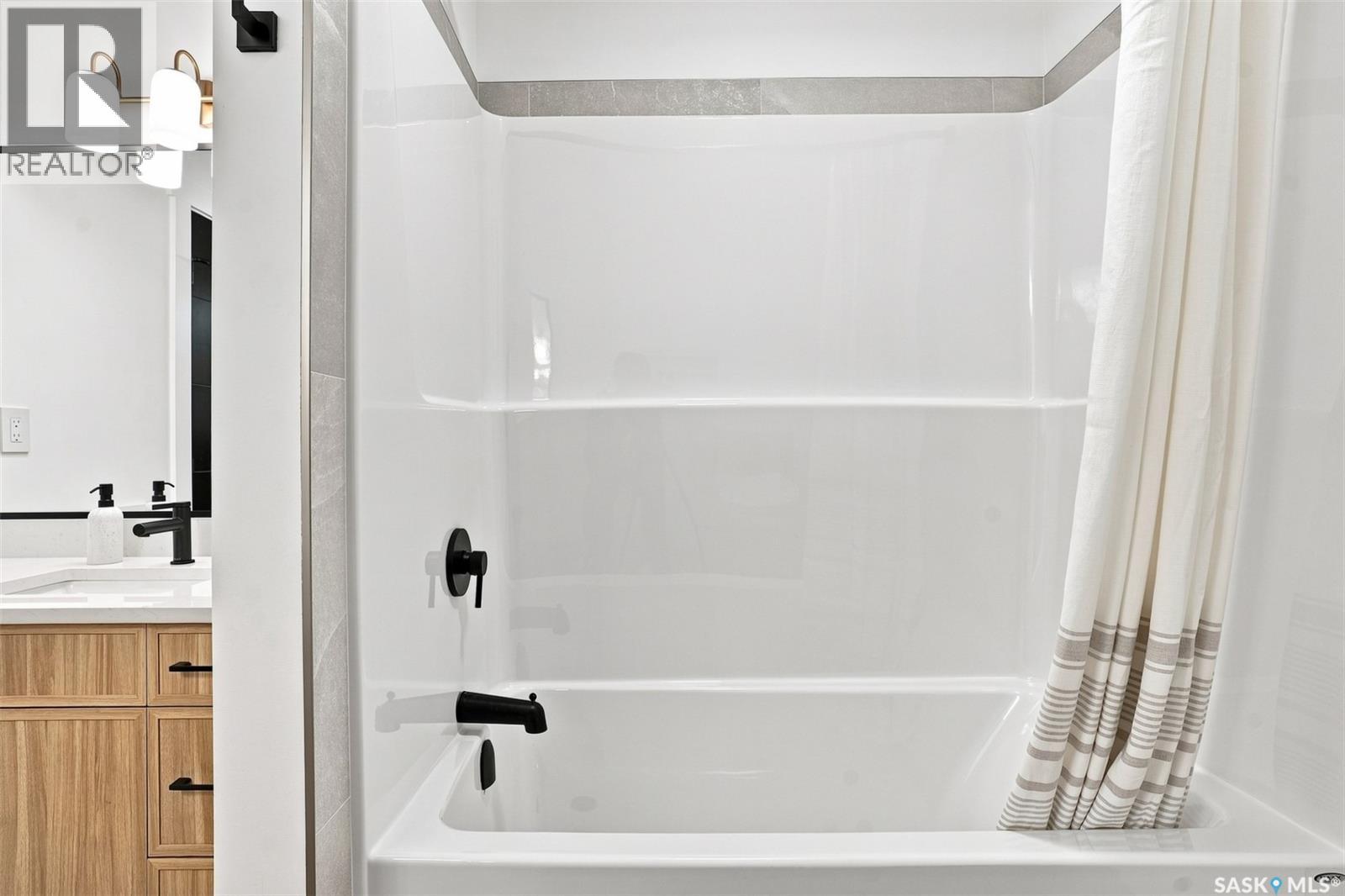 106 Cockcroft MANOR - Image 36