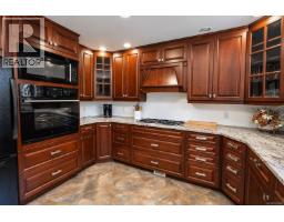 Kitchen - 2400 Stirling Cres, Courtenay, BC V9N9W6 Photo 14
