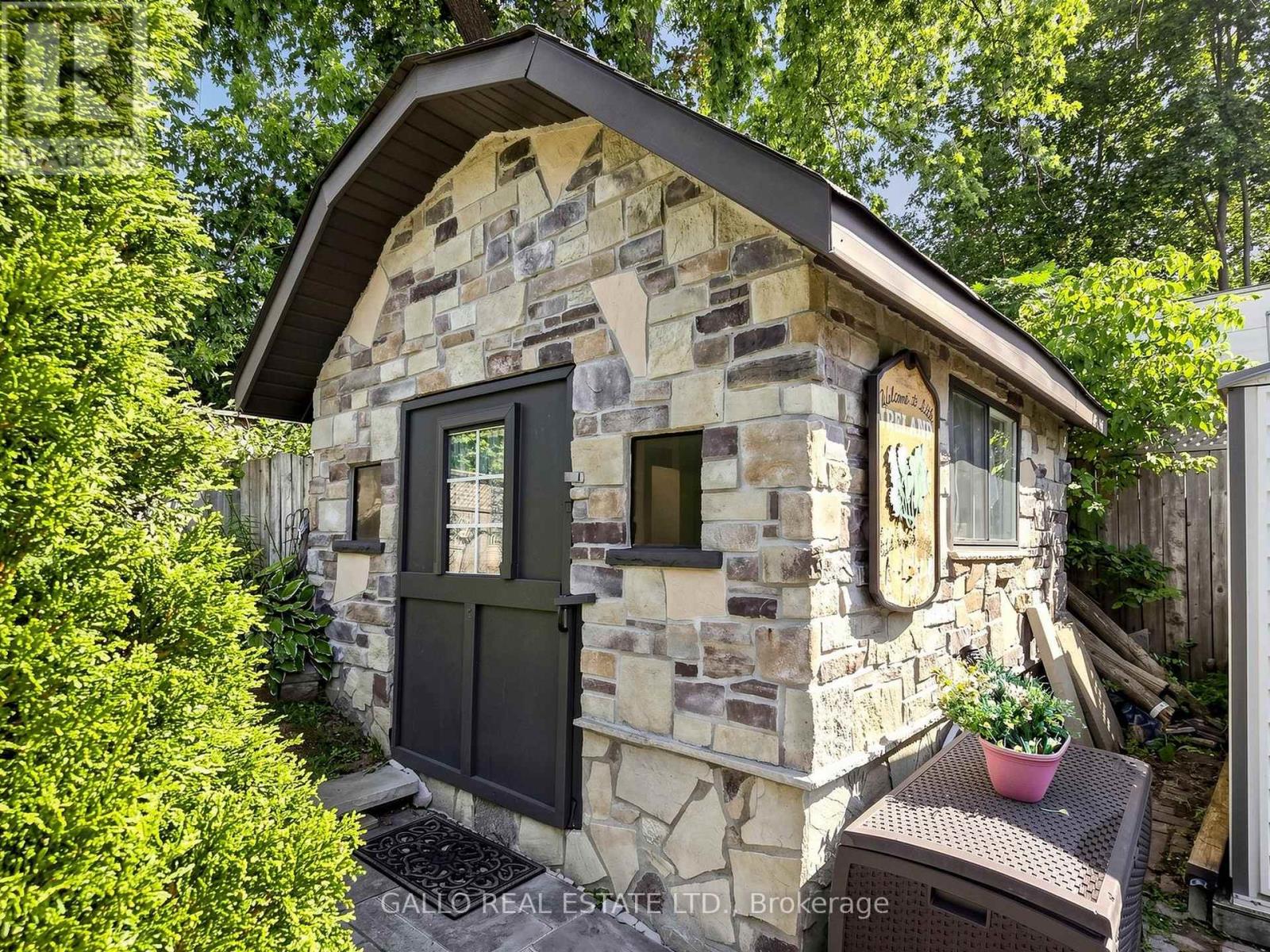 68 VALLEY ROAD - 25