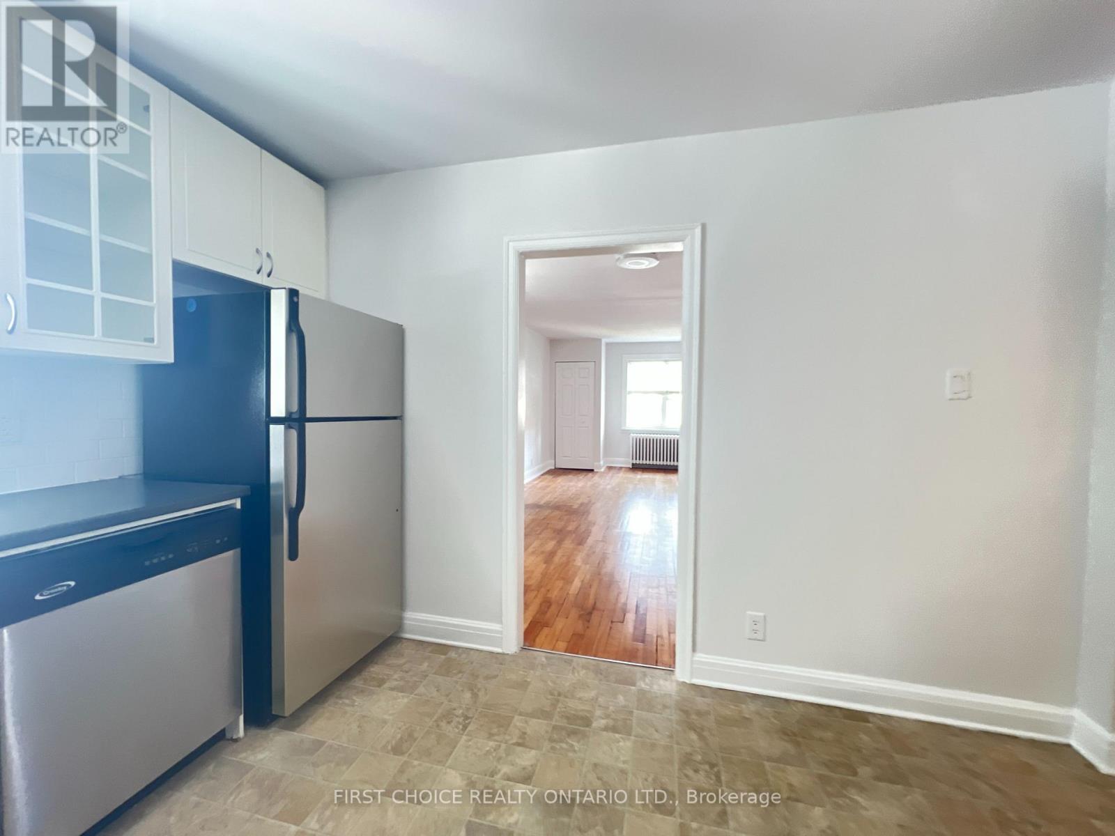 64 GENEST STREET - Image 25