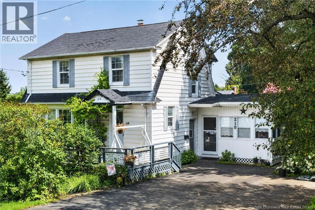 210 Blythwood Avenue - 1