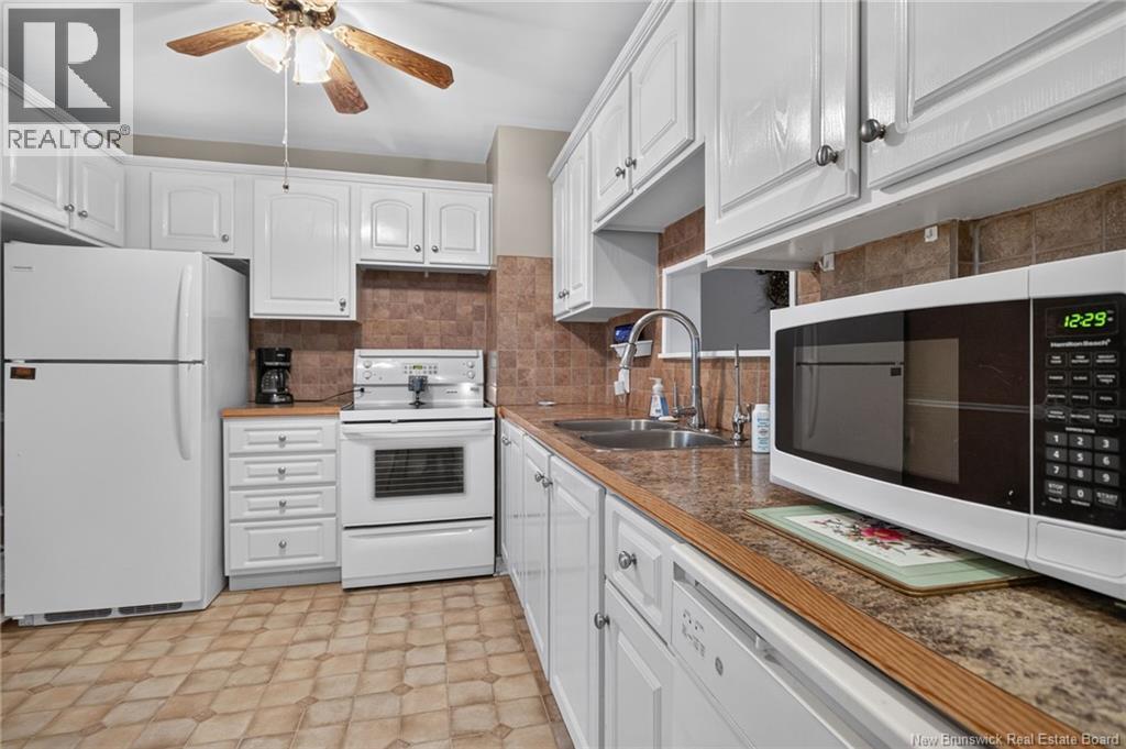 210 Blythwood Avenue - 2