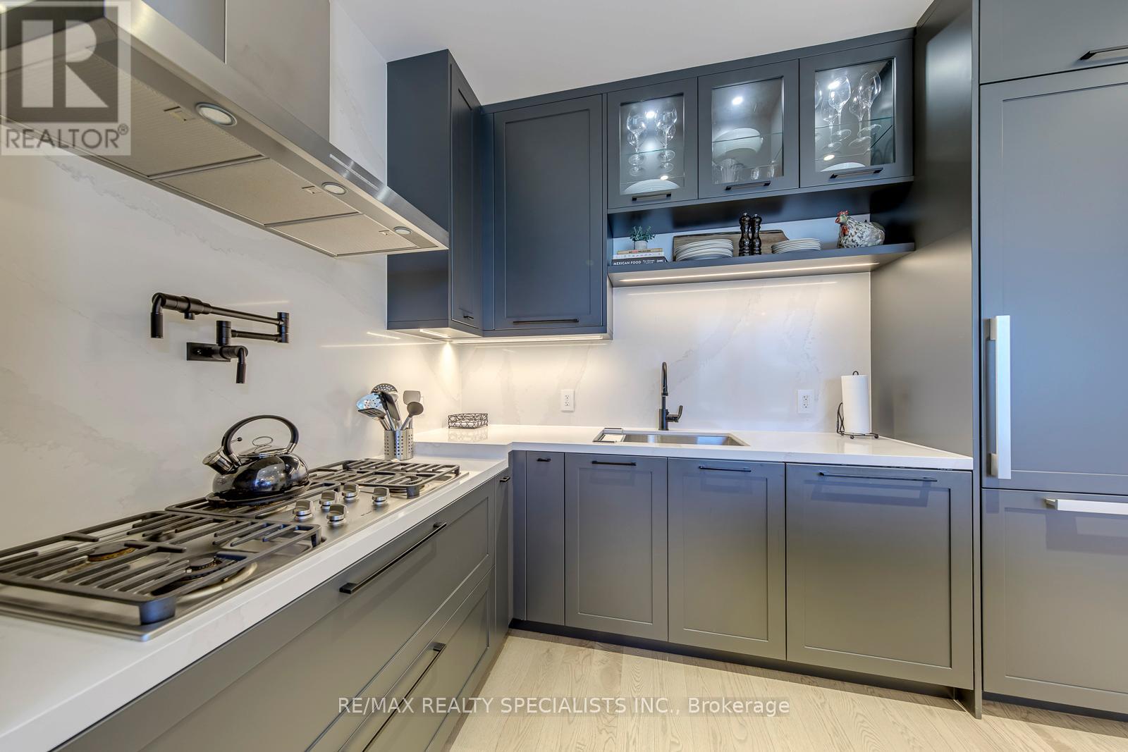 #304 55 PORT STREET - 10