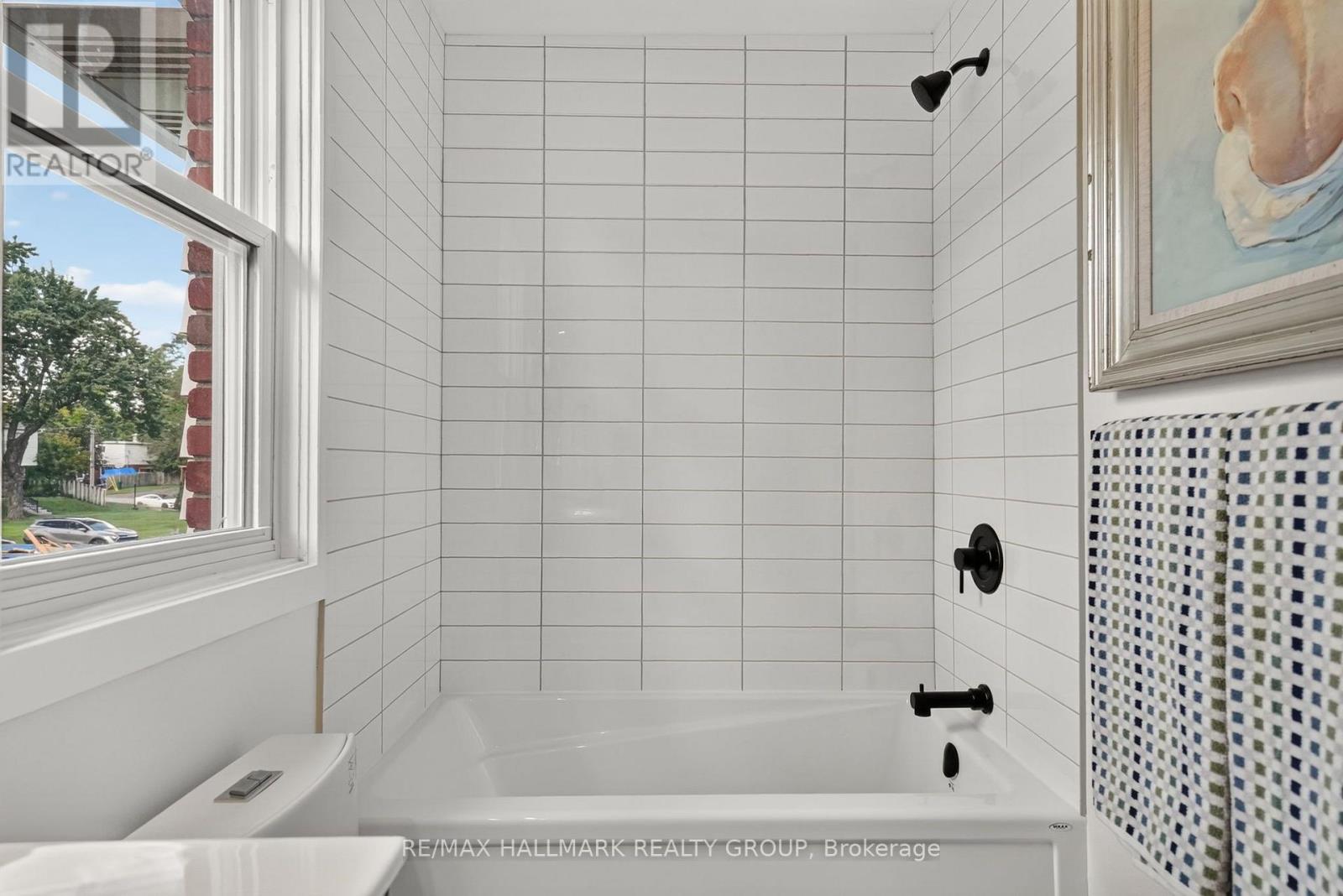 #38 660 HOCHELAGA STREET - Image 23