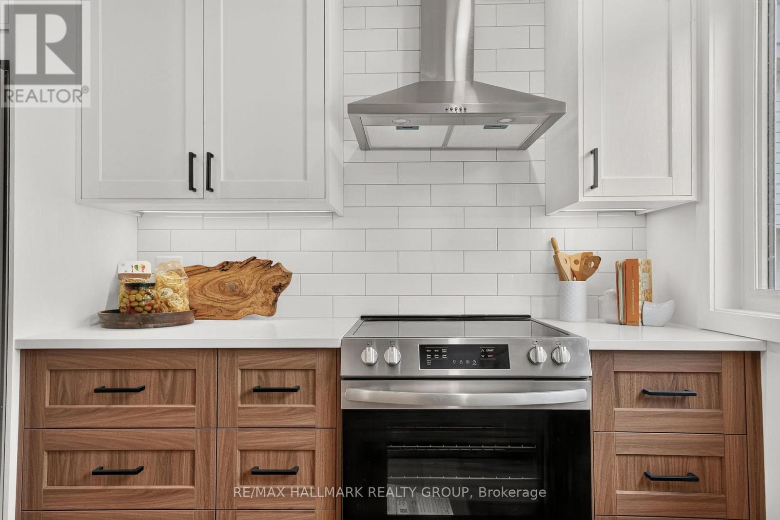 #38 660 HOCHELAGA STREET - Image 8