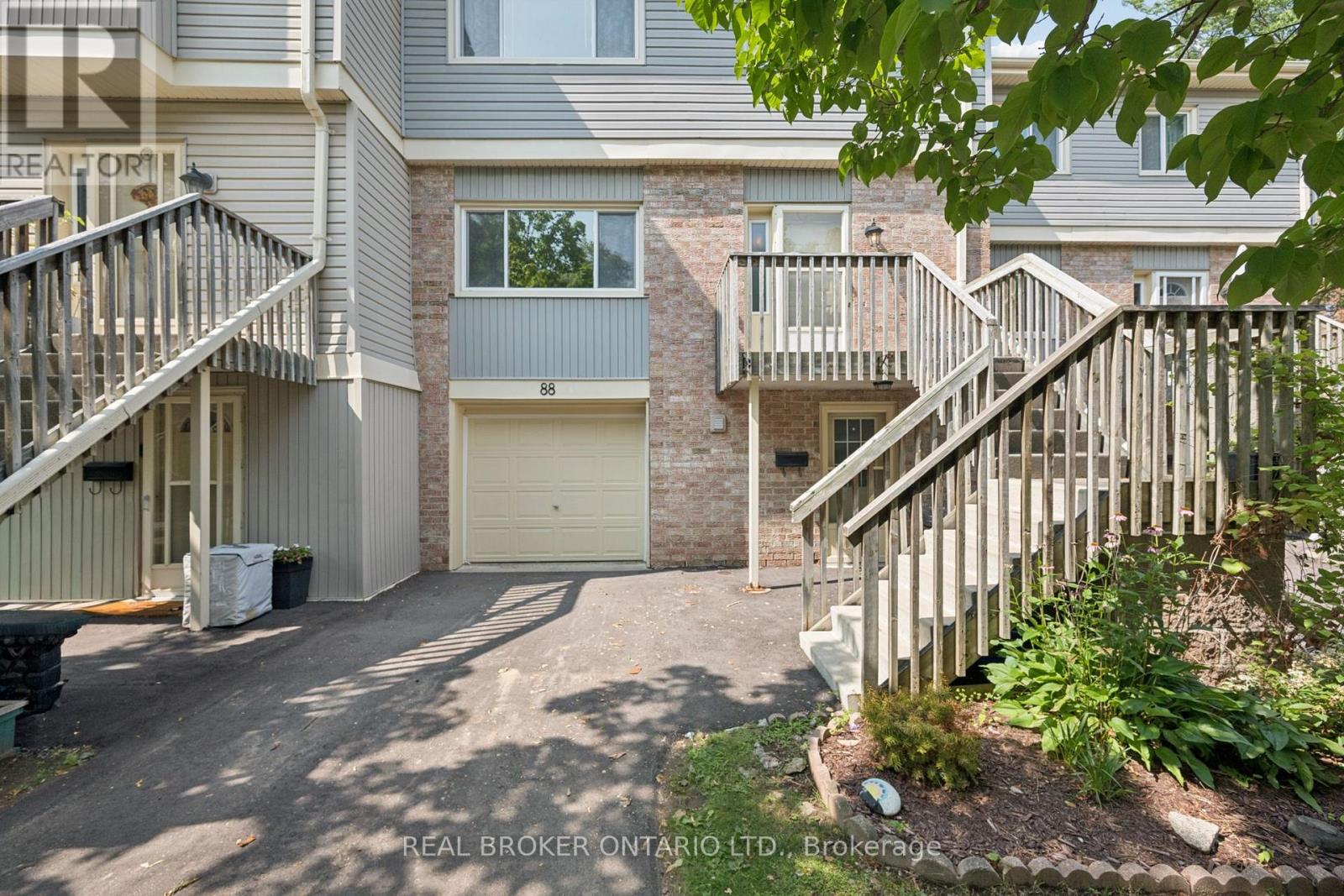 88 - 30 GREEN VALLEY DRIVE — photo 3