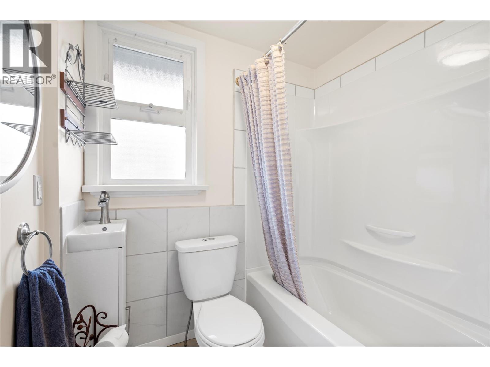335 MIDDLE BENCH Road, Penticton