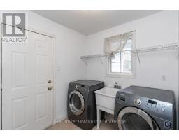 Family room - 11 Campbell Court, Springwater, ON L0L1V0 Photo 7