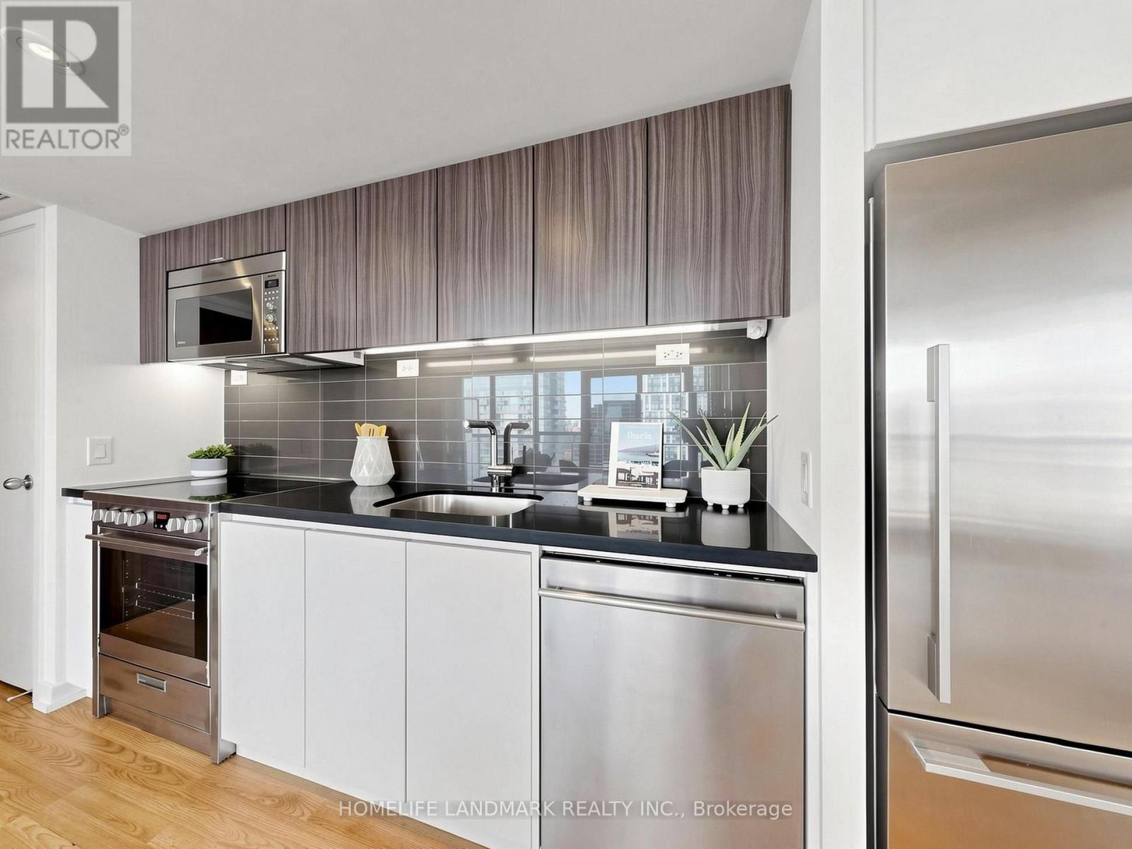 #2215 75 QUEENS WHARF ROAD - 2