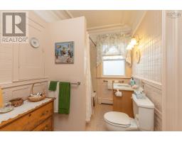 17 Porter Street, Yarmouth, NS B5A2Y7 Photo 32