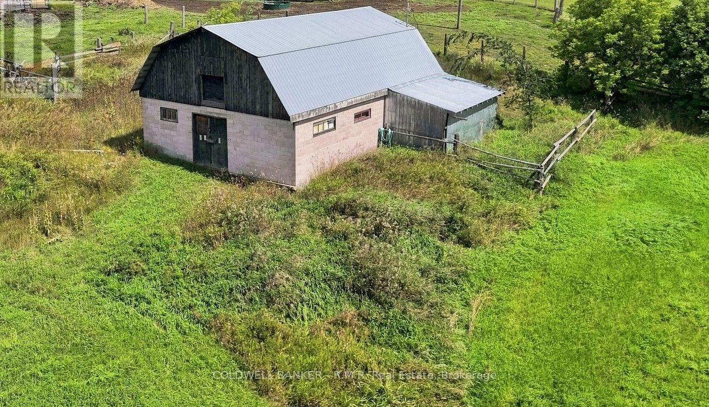 1695 HORSESHOE LAKE ROAD - 36