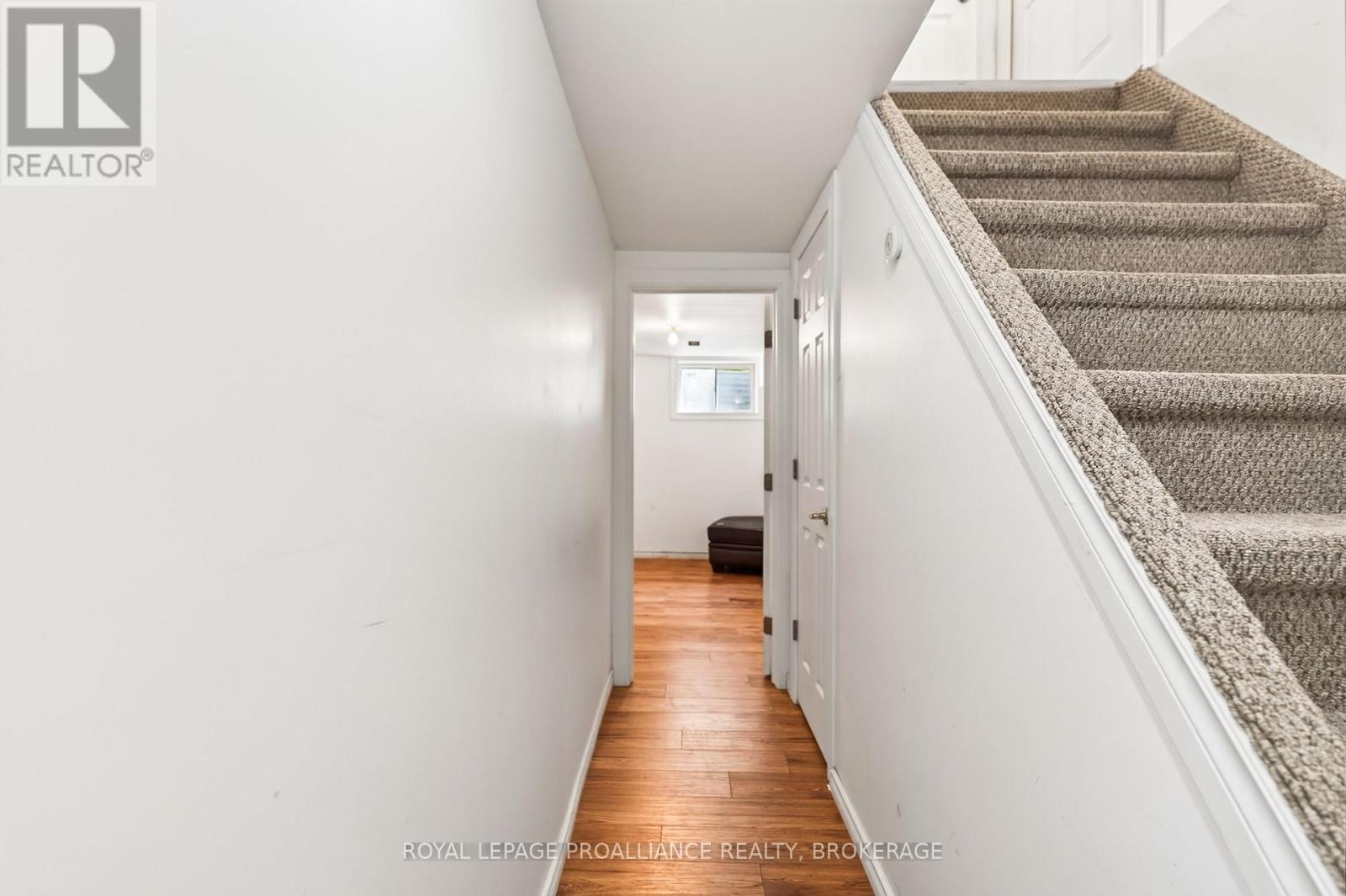 812 LANCASTER DRIVE - Image 29