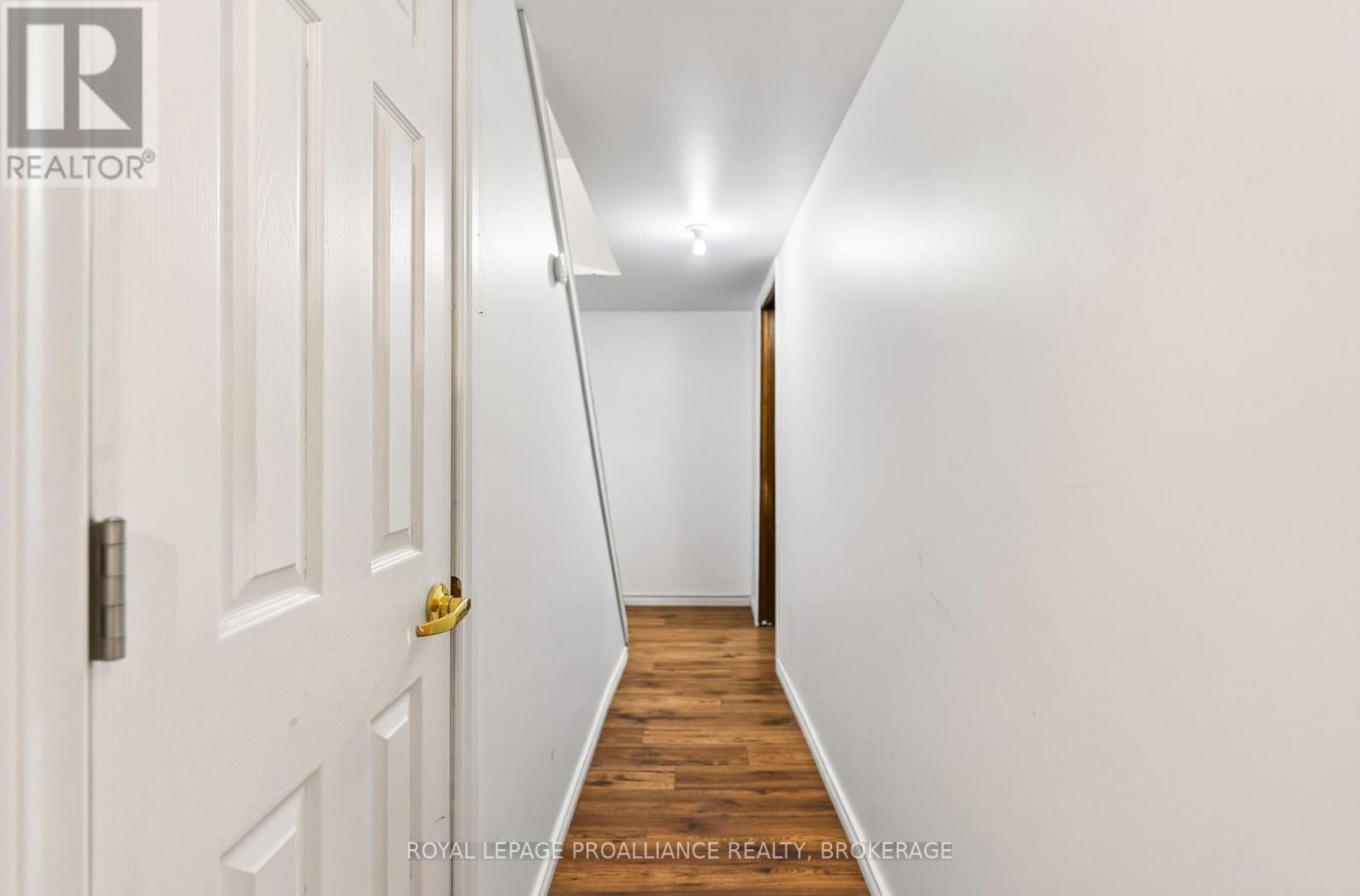 812 LANCASTER DRIVE - 31