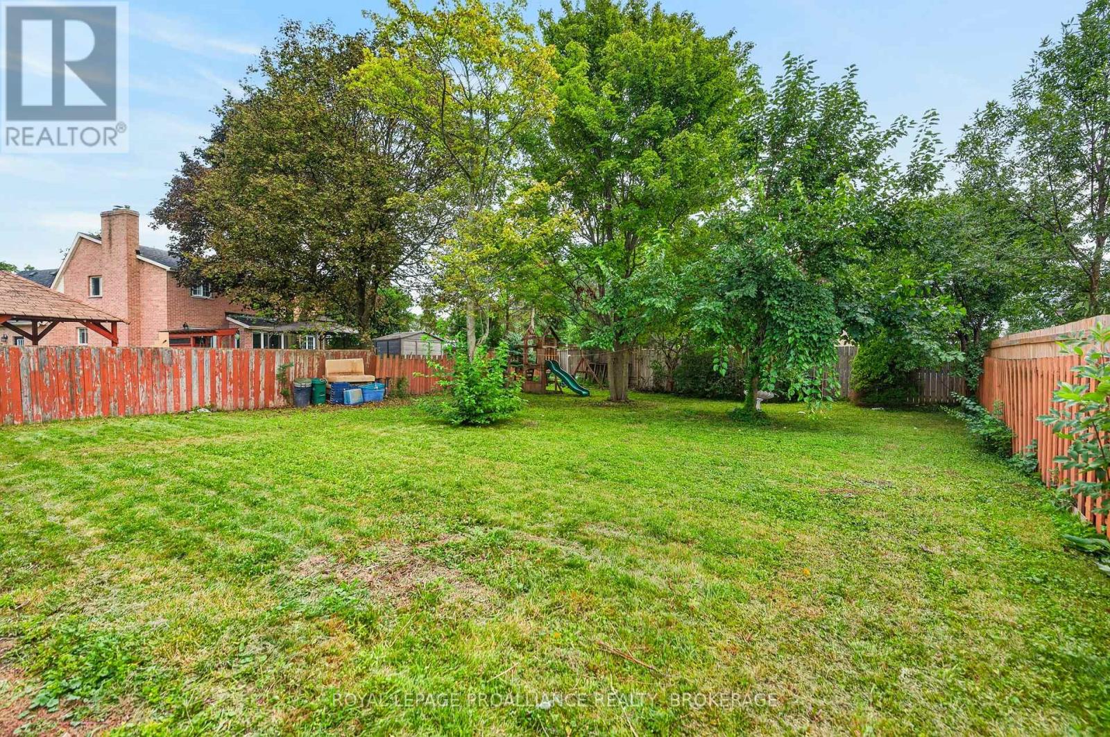 812 LANCASTER DRIVE - Image 37