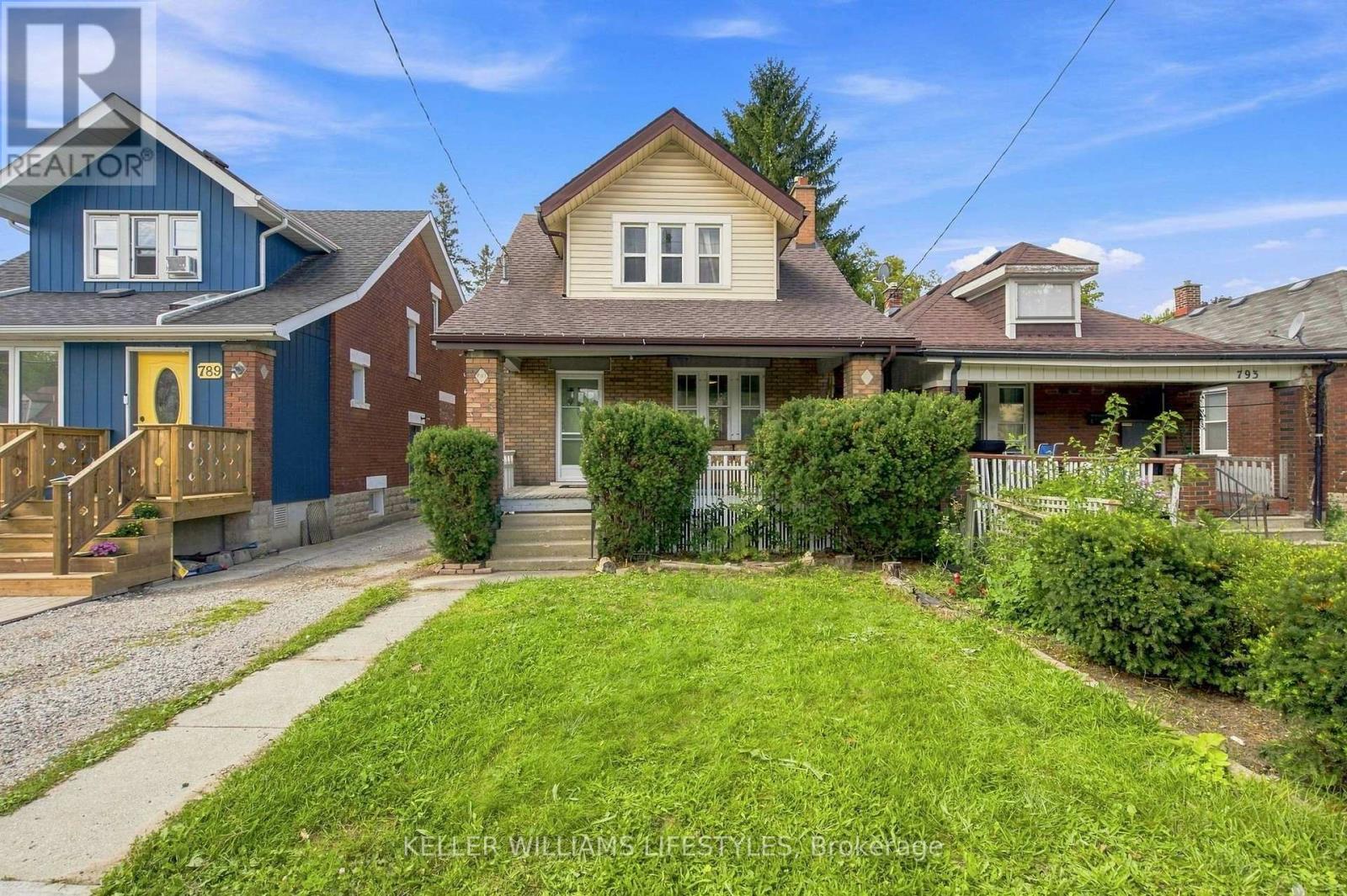 791 QUEBEC STREET - 3