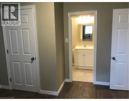 102 B Elmbank Trail, Kitchener, ON N2R0H1 Photo 9