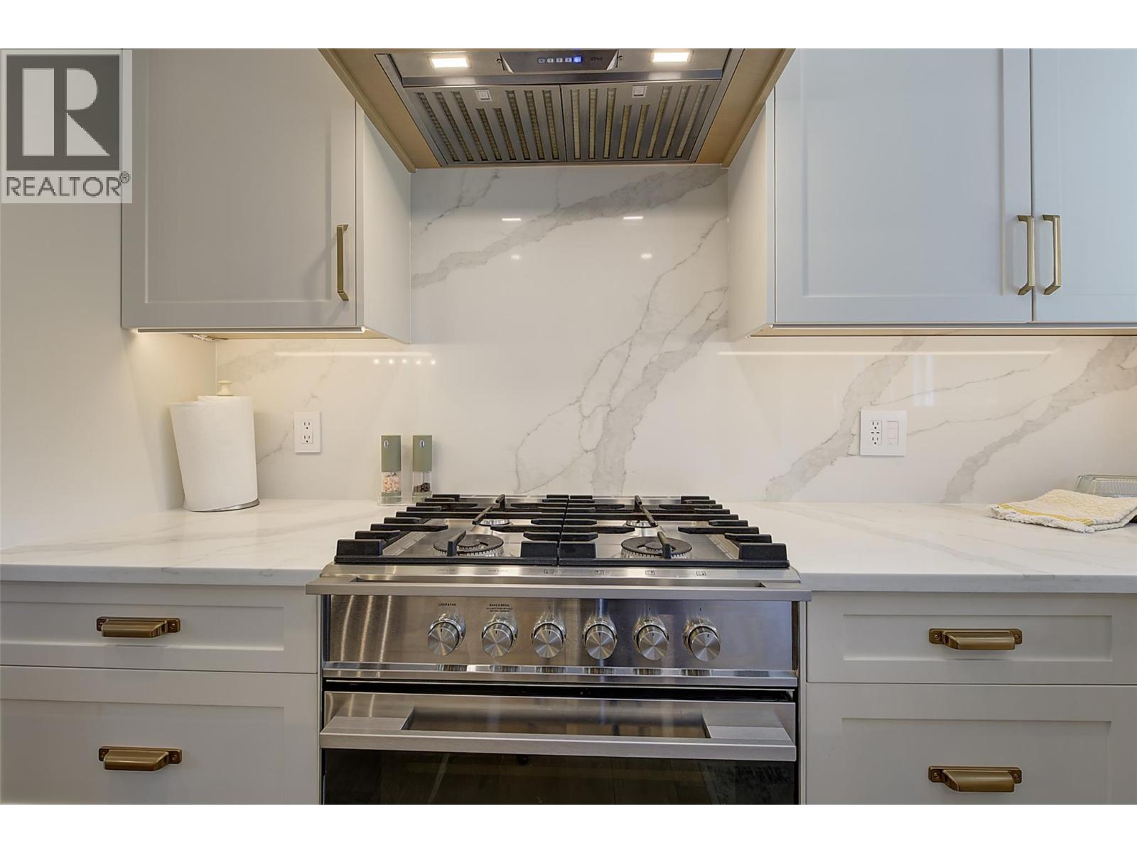  1126 PINECREST Lane, Kelowna