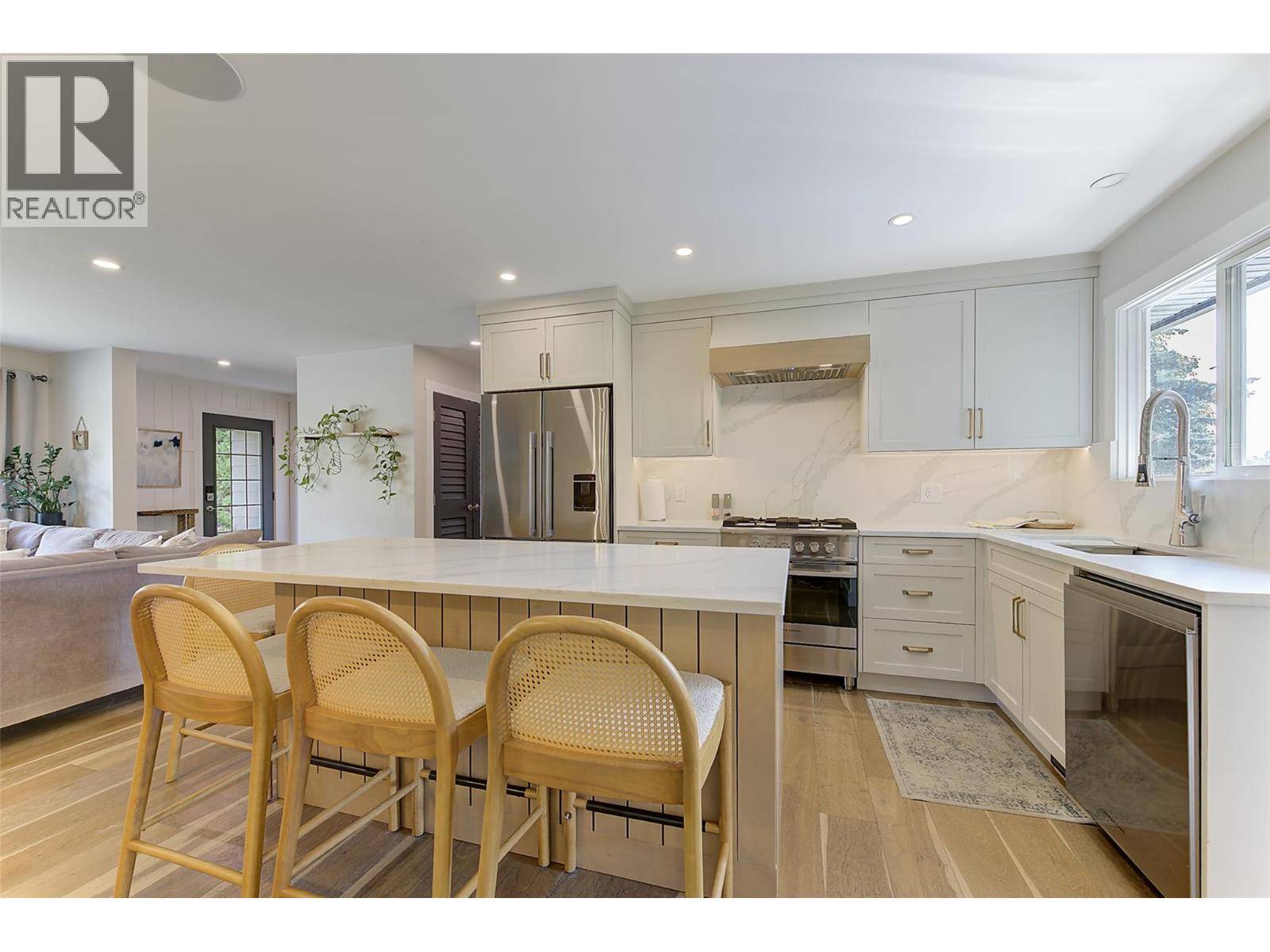  1126 PINECREST Lane, Kelowna