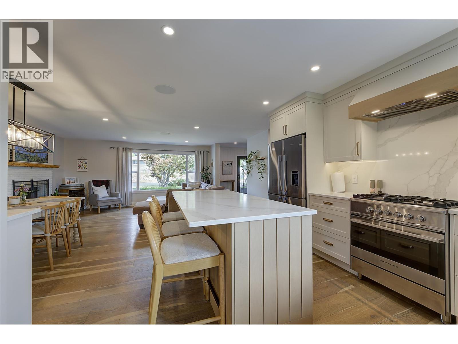  1126 PINECREST Lane, Kelowna