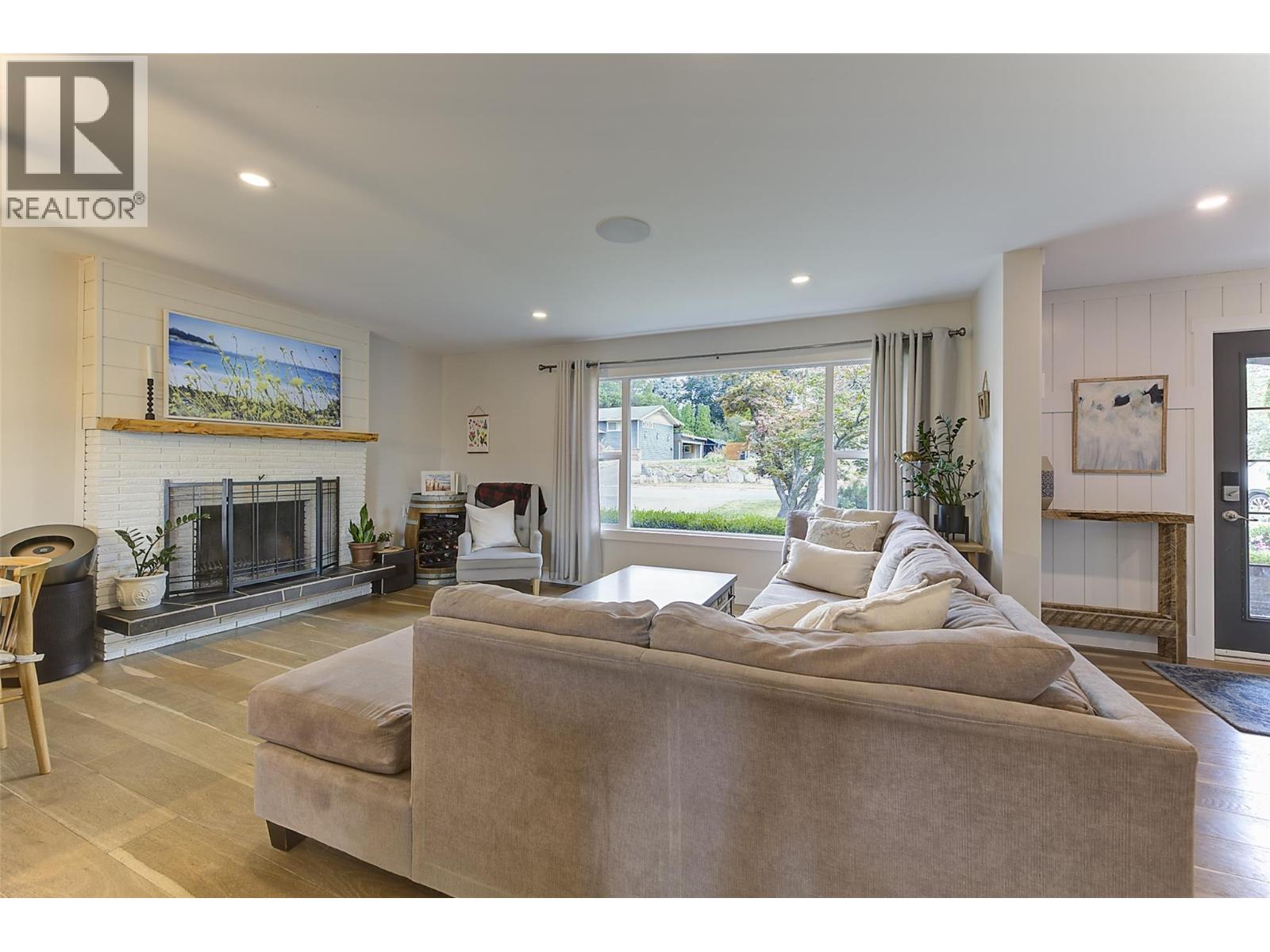  1126 PINECREST Lane, Kelowna