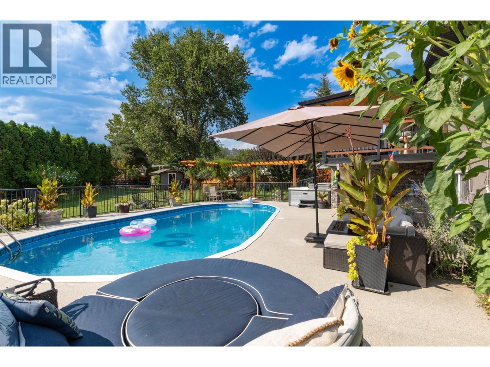 1126 PINECREST Lane, Kelowna