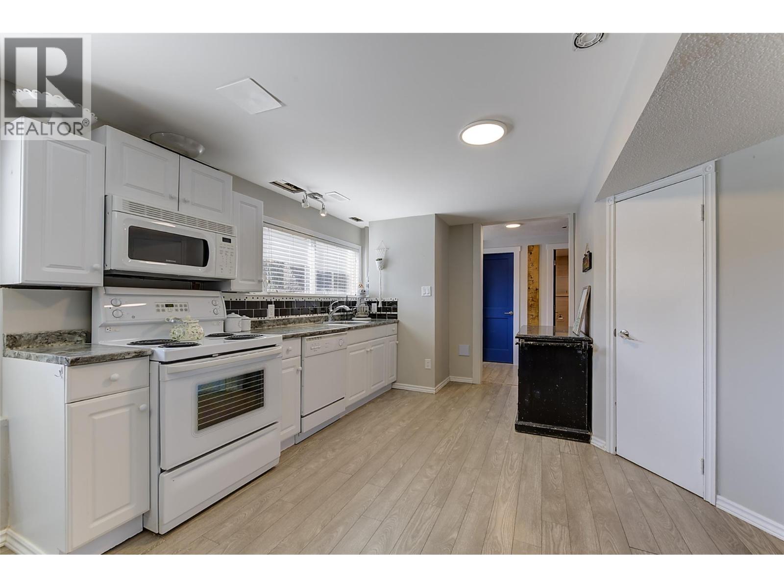  1126 PINECREST Lane, Kelowna