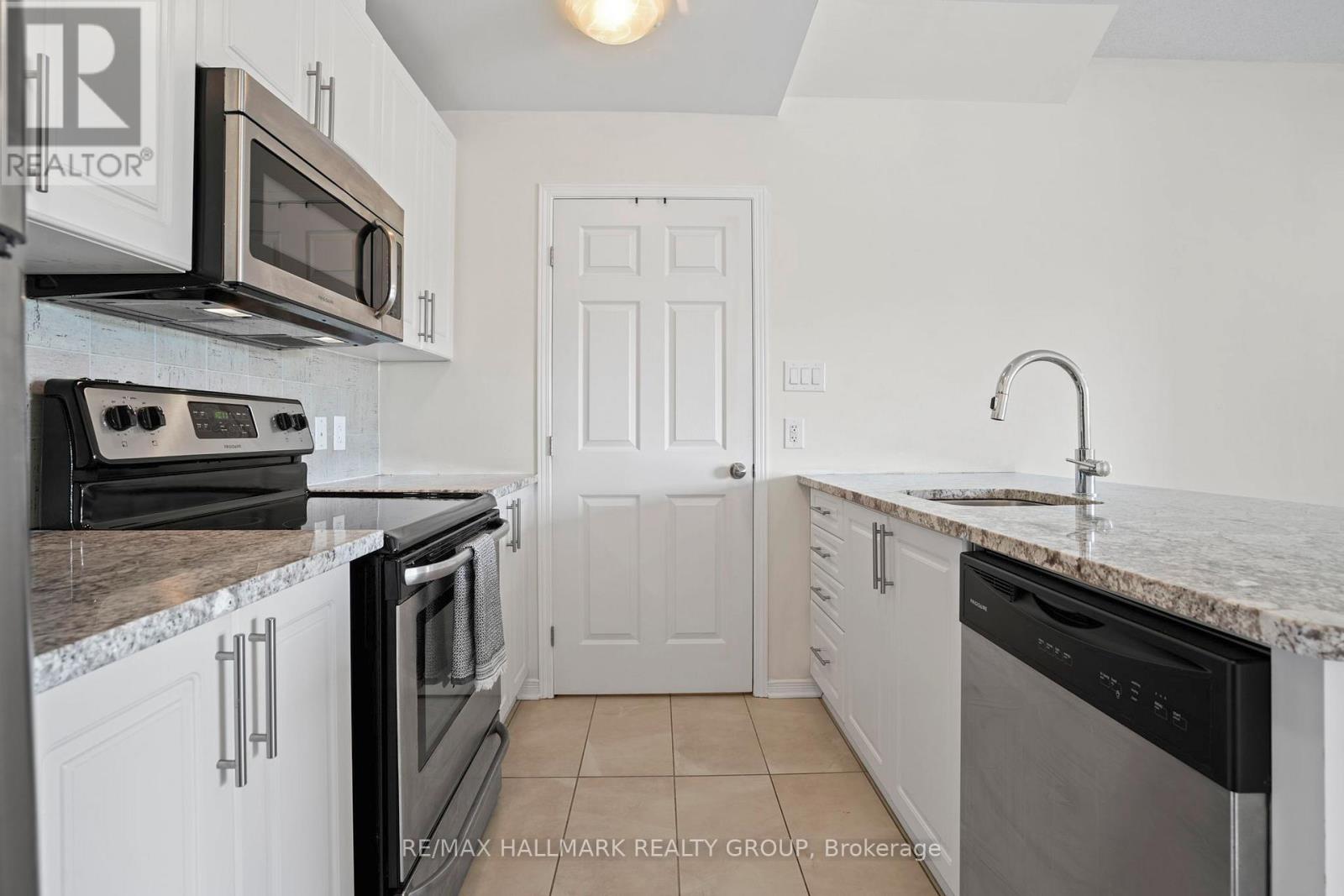42 STERNES PRIVATE - Image 11